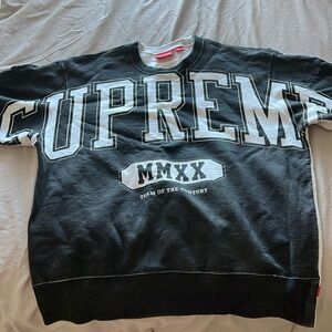 SUPREME CREWNECK